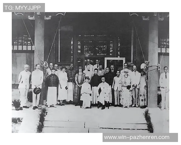 起猛了！“溥仪皇帝”现身北京国安中超收官战现场，钦封武状元